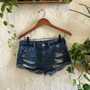 AEO Distressed Tomgirl Shortie Medium Wash Size 2